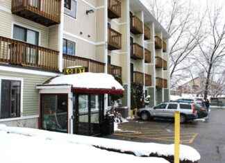 Vermont Motel Program Turns Away Hundreds Due to Lack of Space Amid Single-Digit Temps vermont-motel-program-turns-away-hundreds-due-to-lack-of-space-amid-single-digit-temps