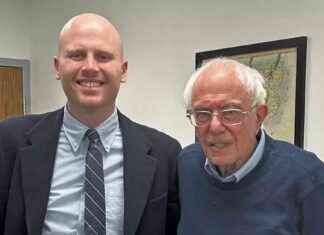 Why Posing for a Photo with Bernie Sanders was a Journalism Fail why-posing-for-a-photo-with-bernie-sanders-was-a-journalism-fail