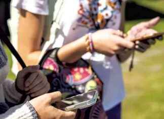 Bill to Ban Smartphones in Schools Proposed by Lawmakers bill-to-ban-smartphones-in-schools-proposed-by-lawmakers
