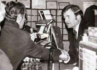 Tom Salmon, Former Vermont Governor Who Caused Political Upset, Passes Away at 92 tom-salmon-former-vermont-governor-who-caused-political-upset-passes-away-at-92