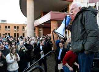 Bernie Sanders Leads Anti-Trump Resistance: Drawing Huge Crowds bernie-sanders-leads-anti-trump-resistance-drawing-huge-crowds