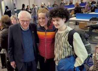 Bernie Sanders Urges Fight Against Oligarchy | Seven Days bernie-sanders-urges-fight-against-oligarchy-seven-days