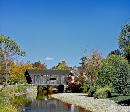 Vermont Autumn Magic: Discover Stunning Fall Foliage and Hidden Gems