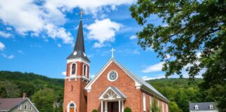 Vermont’s Historic Churches: A Blend of Faith, History, and Architecture Vermont's Historic Churches: A Fusion of Faith, History, and Architecture